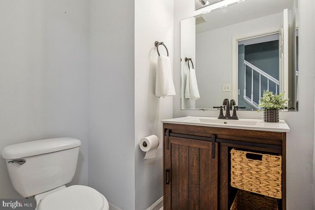 6819 SIGNATURE CIR, Alexandria, VA 22310