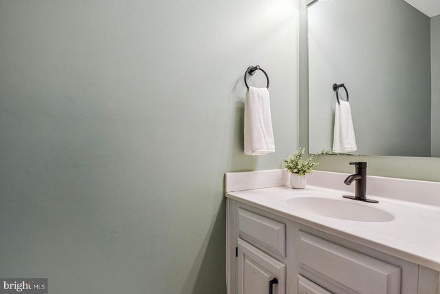 6819 SIGNATURE CIR, Alexandria, VA 22310