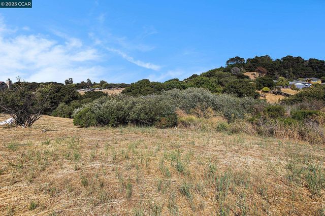 876 Appian Way, El Sobrante, CA 94803