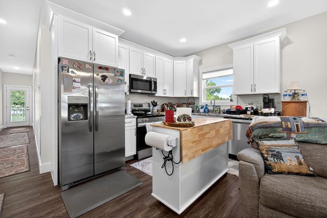 158 Honeysuckle Ln, Sparta, TN 38583