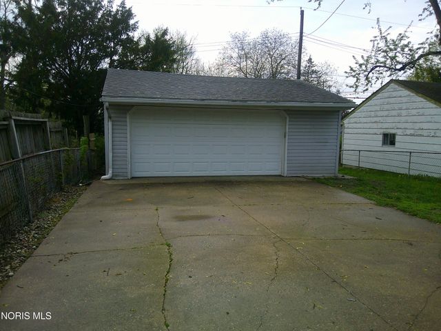 3037 Maeterlinck Avenue, Toledo, OH 43614