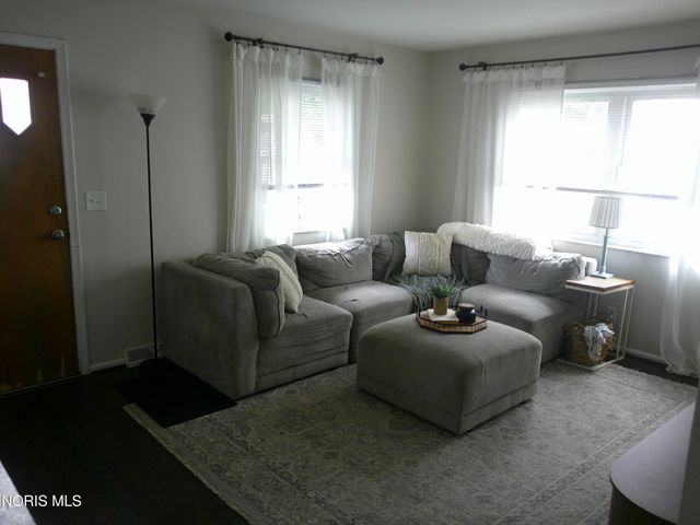 3037 Maeterlinck Avenue, Toledo, OH 43614