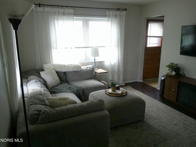 3037 Maeterlinck Avenue, Toledo, OH 43614