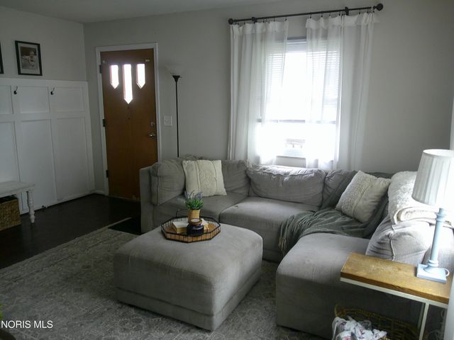 3037 Maeterlinck Avenue, Toledo, OH 43614