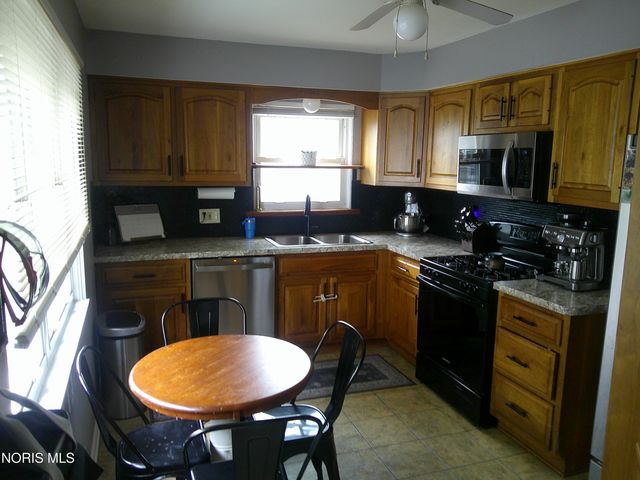 3037 Maeterlinck Avenue, Toledo, OH 43614