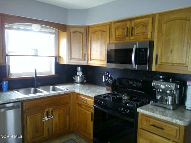 3037 Maeterlinck Avenue, Toledo, OH 43614
