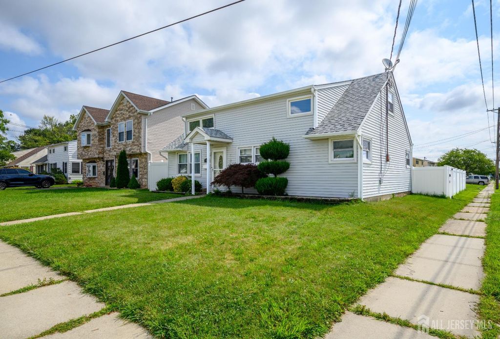 98 Daniel Street, Carteret, NJ 07008