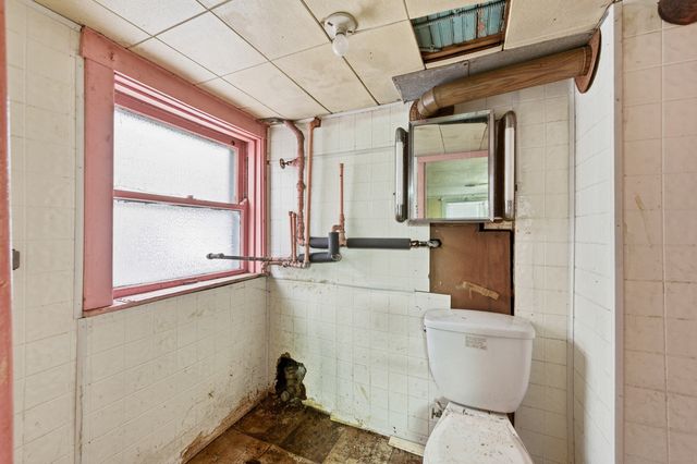 8360 S Baker Avenue, Chicago, IL 60617