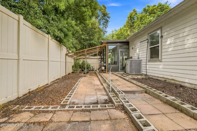 3052 HAWKS HILL Lane, Jacksonville, FL 32216