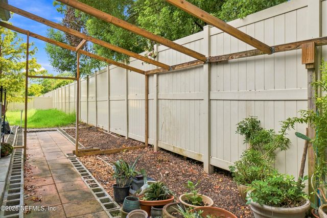 3052 HAWKS HILL Lane, Jacksonville, FL 32216