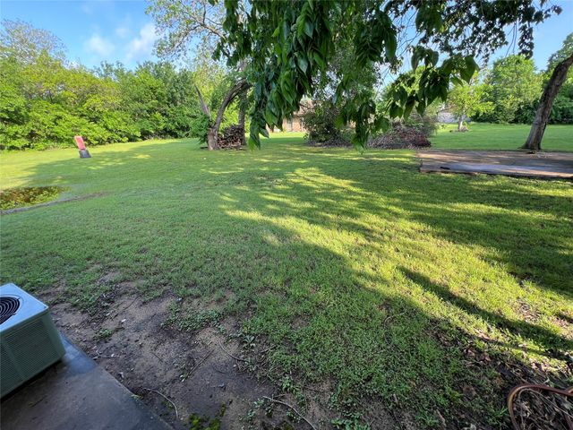 411 W Pelton Street B, Sherman, TX 75092