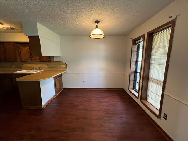411 W Pelton Street B, Sherman, TX 75092