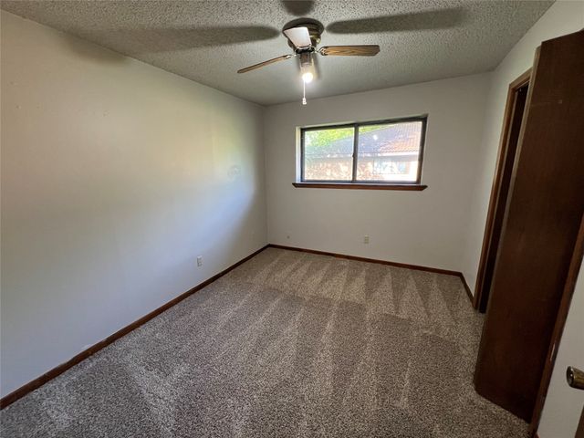 411 W Pelton Street B, Sherman, TX 75092