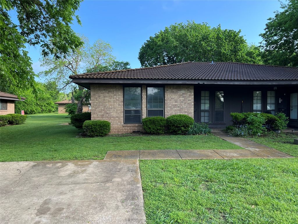 411 W Pelton Street B, Sherman, TX 75092