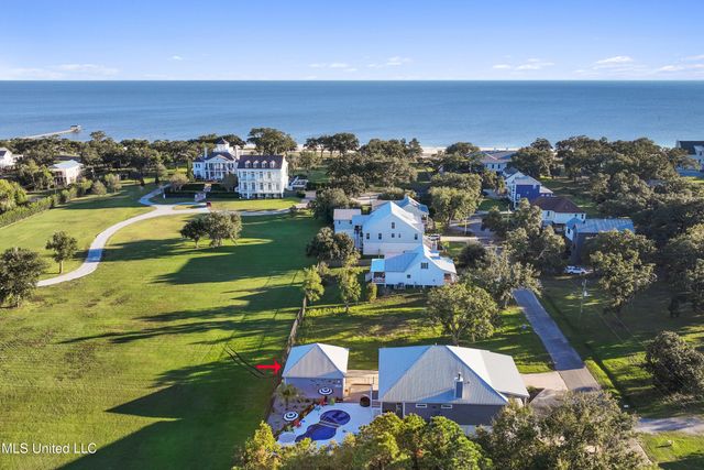 14 Sherman Avenue, Pass Christian, MS 39571