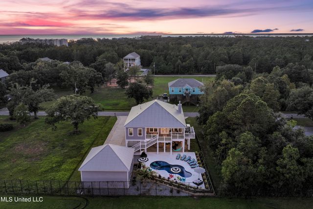 14 Sherman Avenue, Pass Christian, MS 39571