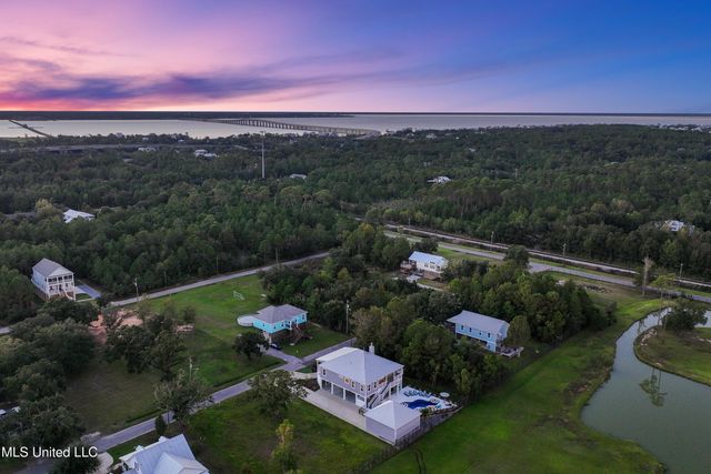 14 Sherman Avenue, Pass Christian, MS 39571