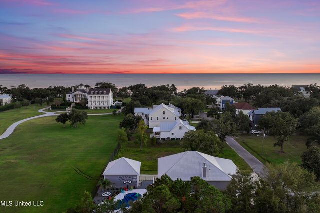 14 Sherman Avenue, Pass Christian, MS 39571