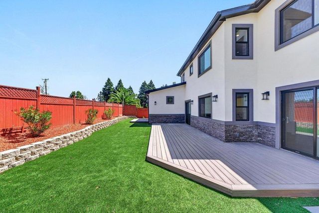 3390 Lillian Way, Santa Cruz, CA 95065