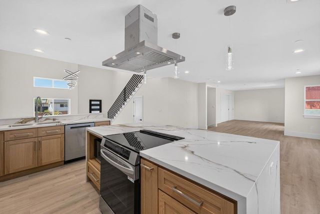 3390 Lillian Way, Santa Cruz, CA 95065