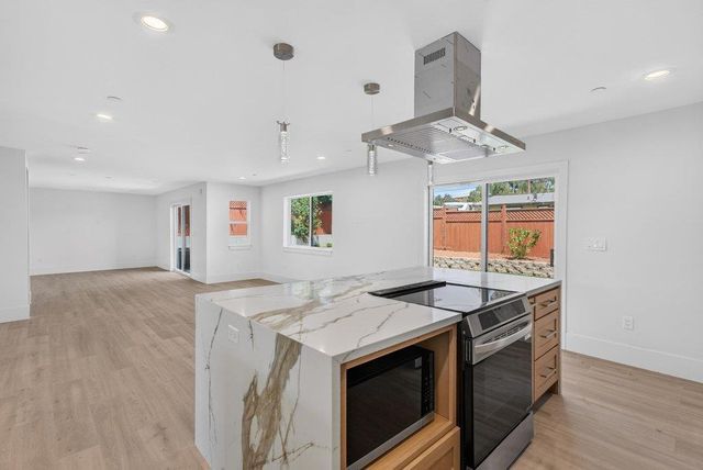 3390 Lillian Way, Santa Cruz, CA 95065