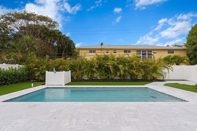 2312 Spanish Trail, Delray Beach, FL 33483