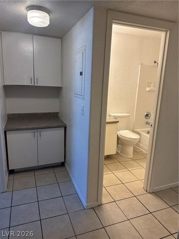 6990 Dunsbach Way, Las Vegas, NV 89156