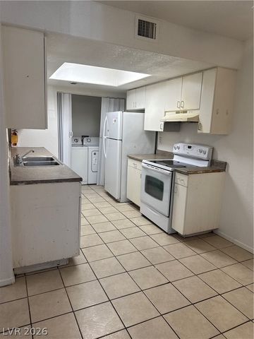 6990 Dunsbach Way, Las Vegas, NV 89156