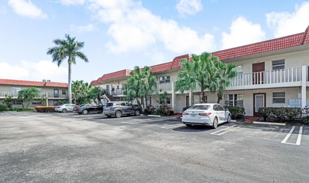33 Abbey Lane 103, Delray Beach, FL 33446