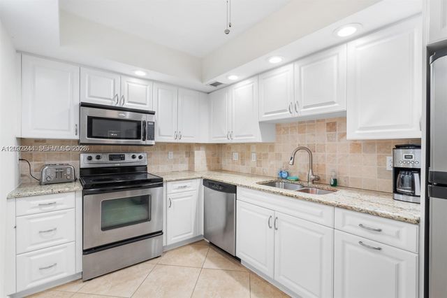3450 S Ocean Boulevard 2030, Palm Beach, FL 33480