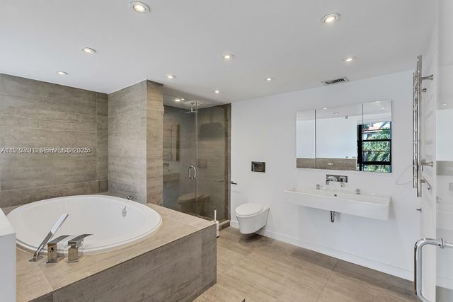 100 Ocean Lane Dr 304, Key Biscayne, FL 33149