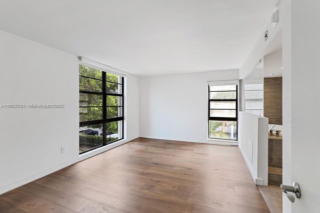 100 Ocean Lane Dr 304, Key Biscayne, FL 33149