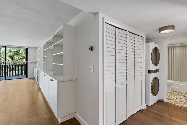 100 Ocean Lane Dr 304, Key Biscayne, FL 33149