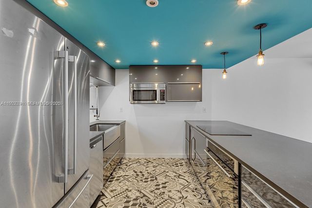 100 Ocean Lane Dr 304, Key Biscayne, FL 33149