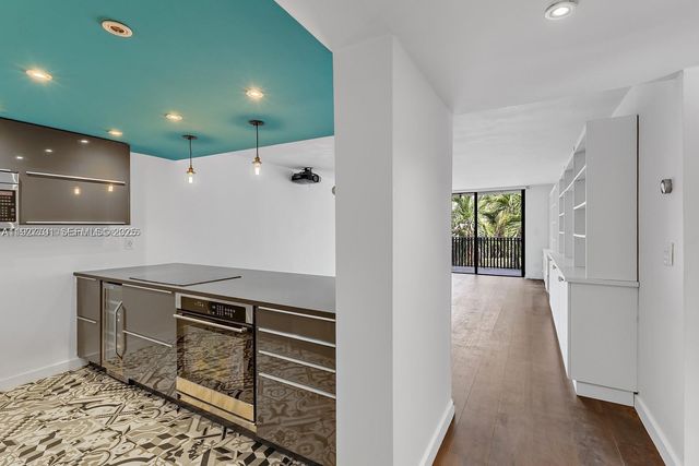 100 Ocean Lane Dr 304, Key Biscayne, FL 33149