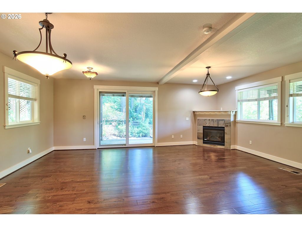 Image 9 of property listing at 957 Sw FELLOWS St, Mc Minnville, OR 97128