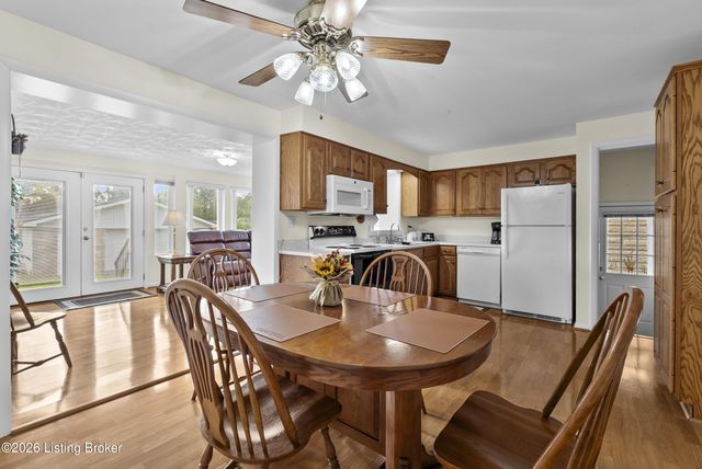 7905 Canna Dr, Louisville, KY 40258