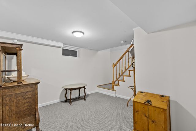 7905 Canna Dr, Louisville, KY 40258