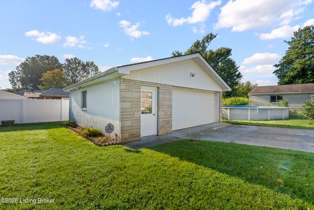 7905 Canna Dr, Louisville, KY 40258
