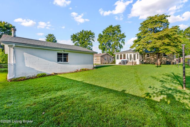 7905 Canna Dr, Louisville, KY 40258