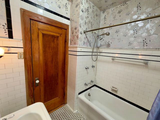 4683 N Kasson Avenue, Chicago, IL 60630