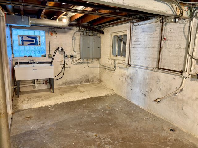 4683 N Kasson Avenue, Chicago, IL 60630