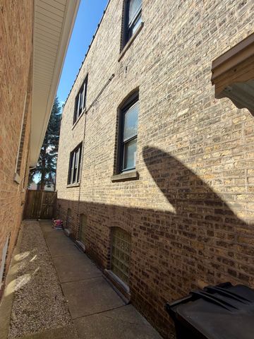4683 N Kasson Avenue, Chicago, IL 60630