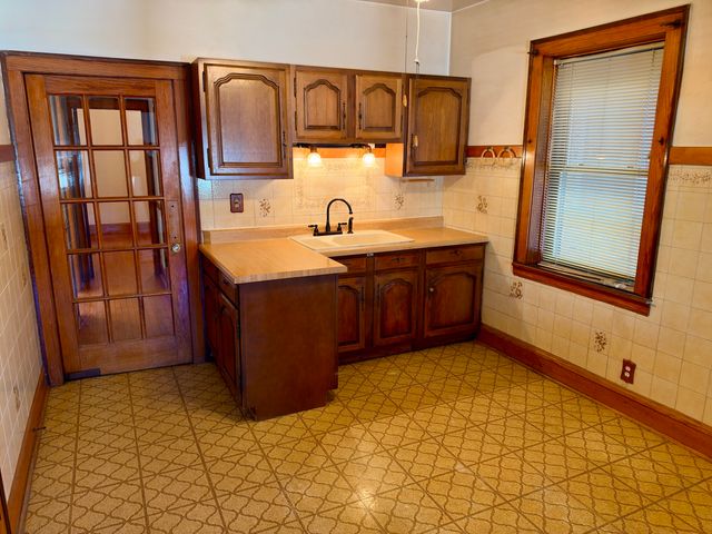 4683 N Kasson Avenue, Chicago, IL 60630