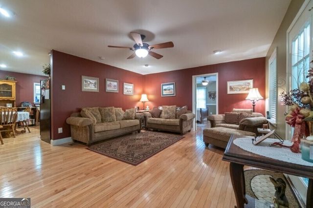 55 Santa Pera Dr, Cleveland, GA 30528