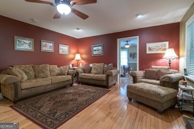 55 Santa Pera Dr, Cleveland, GA 30528