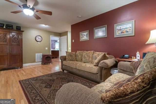 55 Santa Pera Dr, Cleveland, GA 30528