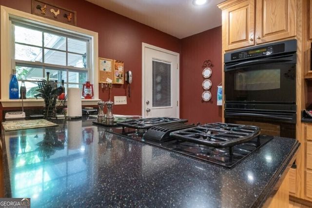 55 Santa Pera Dr, Cleveland, GA 30528