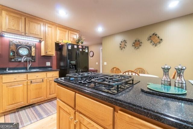 55 Santa Pera Dr, Cleveland, GA 30528
