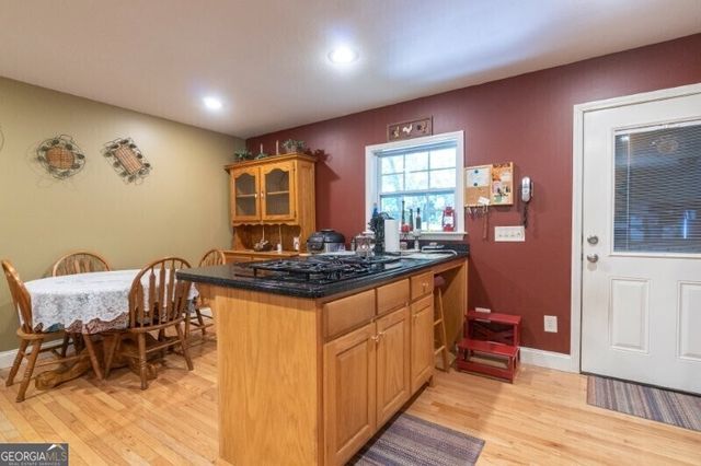 55 Santa Pera Dr, Cleveland, GA 30528